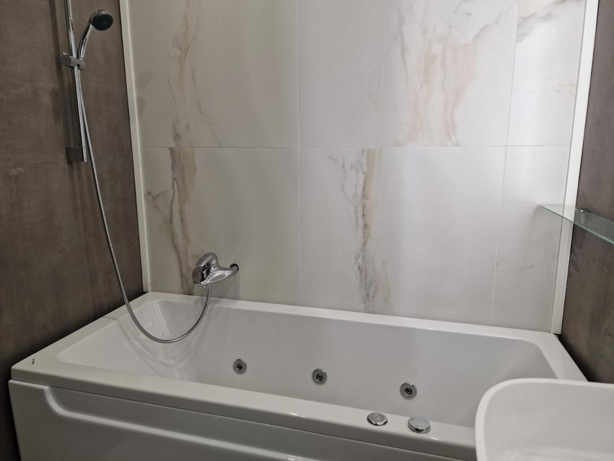 Marsselis Luxe Port Apartment Varna Eksteriør bilde